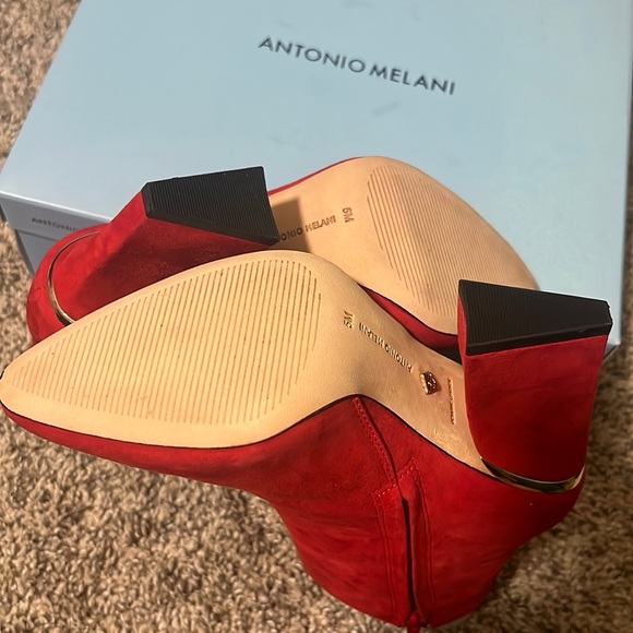 Antonio Melani Size: 5M red leather booties with gold on heel - Picture 3 of 6